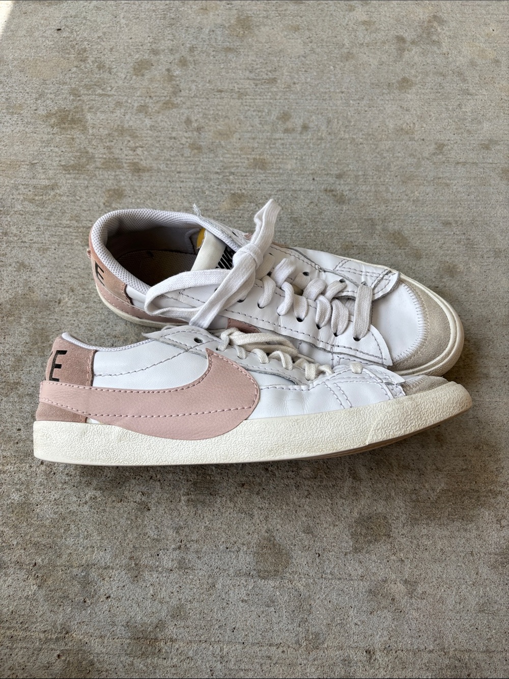 Nike Blazer White Low-Top ‘77 Jumbo Sneakers in White/Rose Whisper/Pink Oxford - Picture 3 of 14